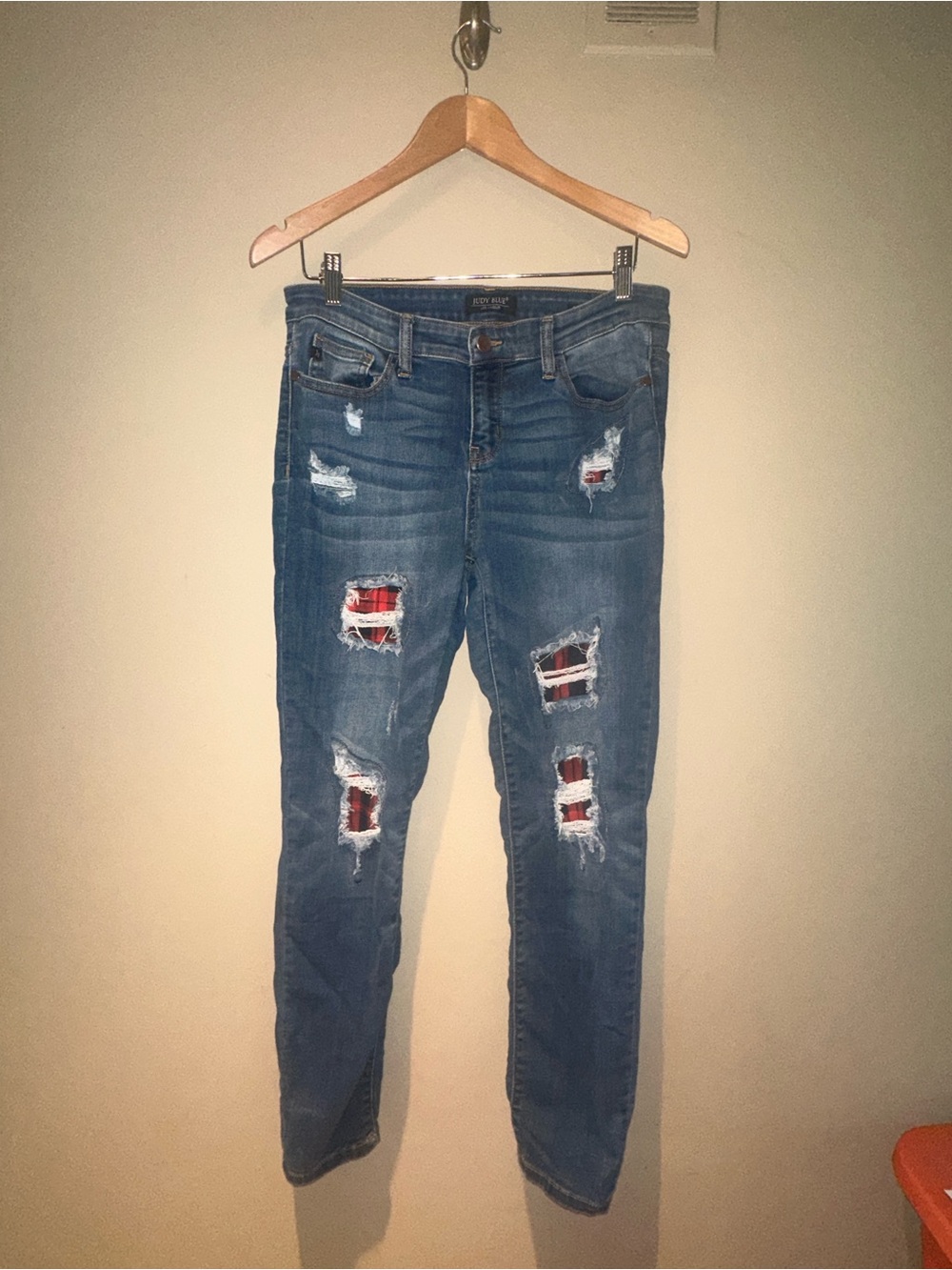 JUDY BLUE Distressed Stretch Jena Red Buffalo Check peek a boo Detail 11 / 30